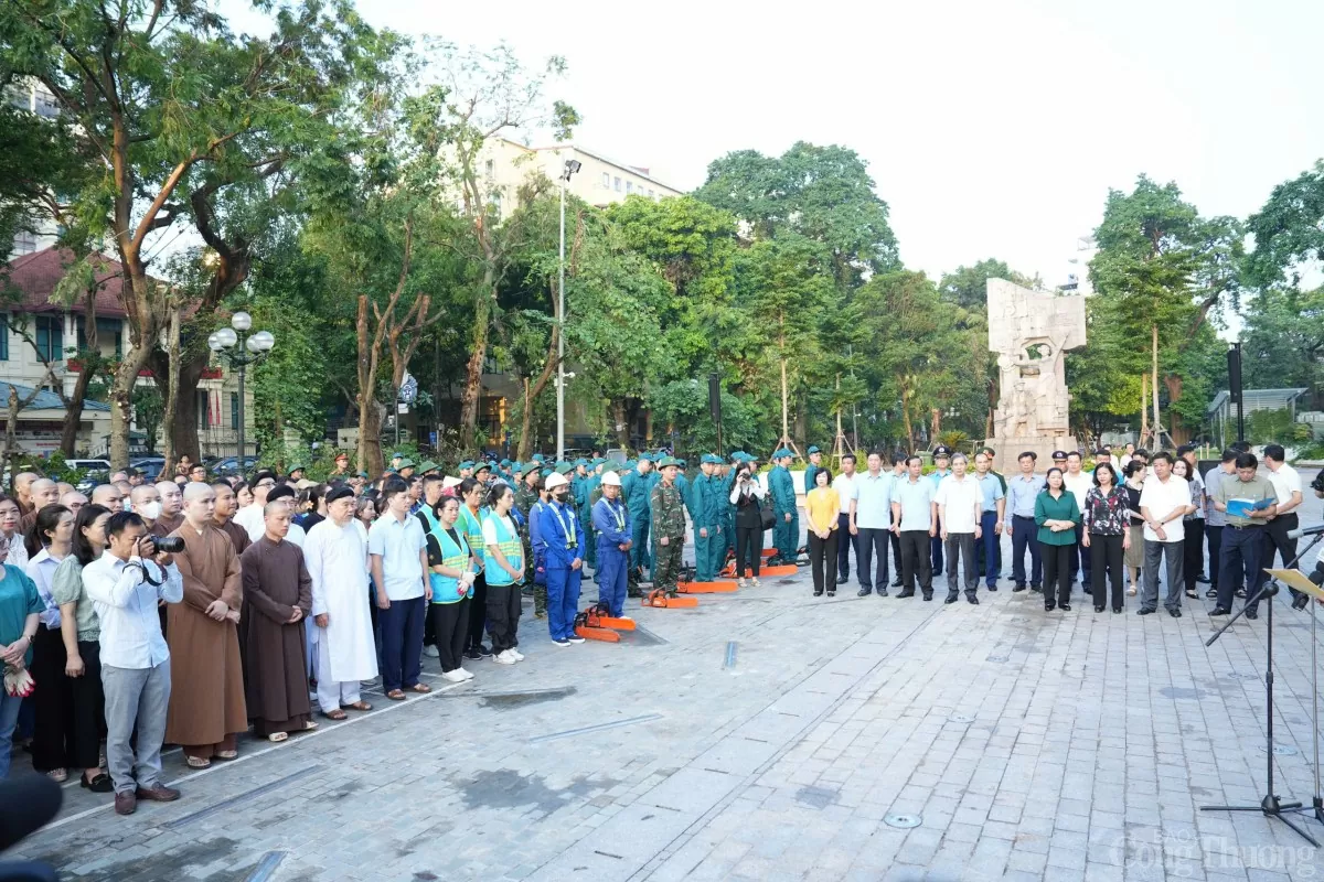 Hà Nội: Toàn dân tổng vệ sinh môi trường khắc phục hậu quả cơn bão số 3