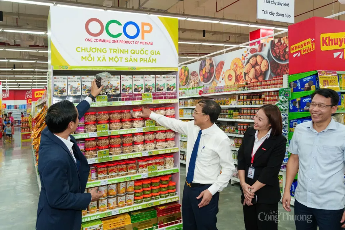 Gian hàng OCOP tại siêu thị GO! Hà Nam. (Ảnh: N.H)