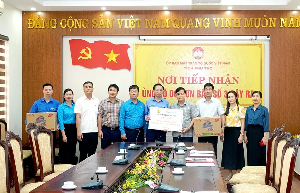 Tập đoàn Hóa chất Việt Nam: Thăm hỏi, chia sẻ khó khăn với người dân, các doanh nghiệp thành viên sau bão