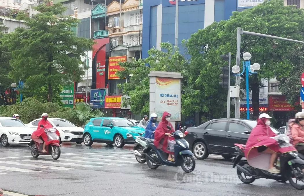 Dự báo thời tiết Hà Nội ngày 16/9/2024: Hà Nội đang mưa dông lớn; đề phòng ngập úng