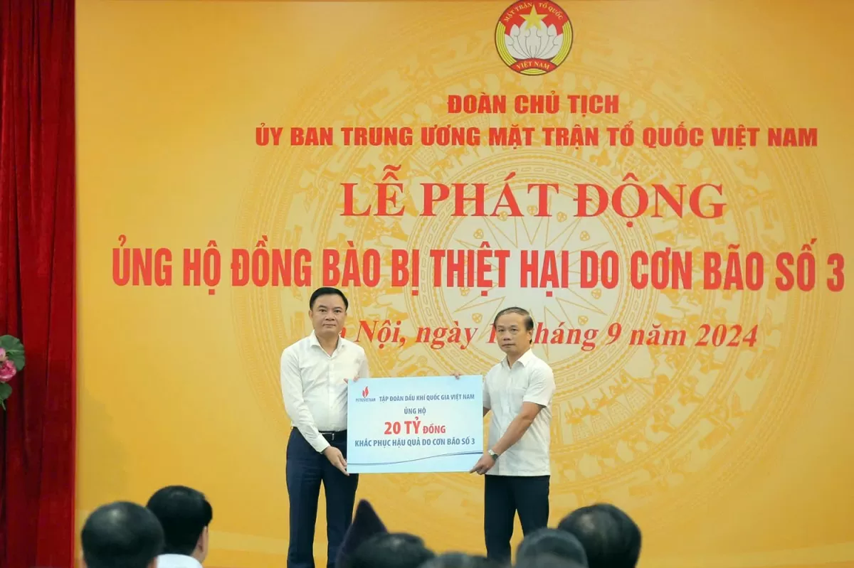 Lãnh đạo, người lao động Petrovietnam quyên góp ủng hộ, trao quà cho đồng bào bị thiệt hại do bão số 3