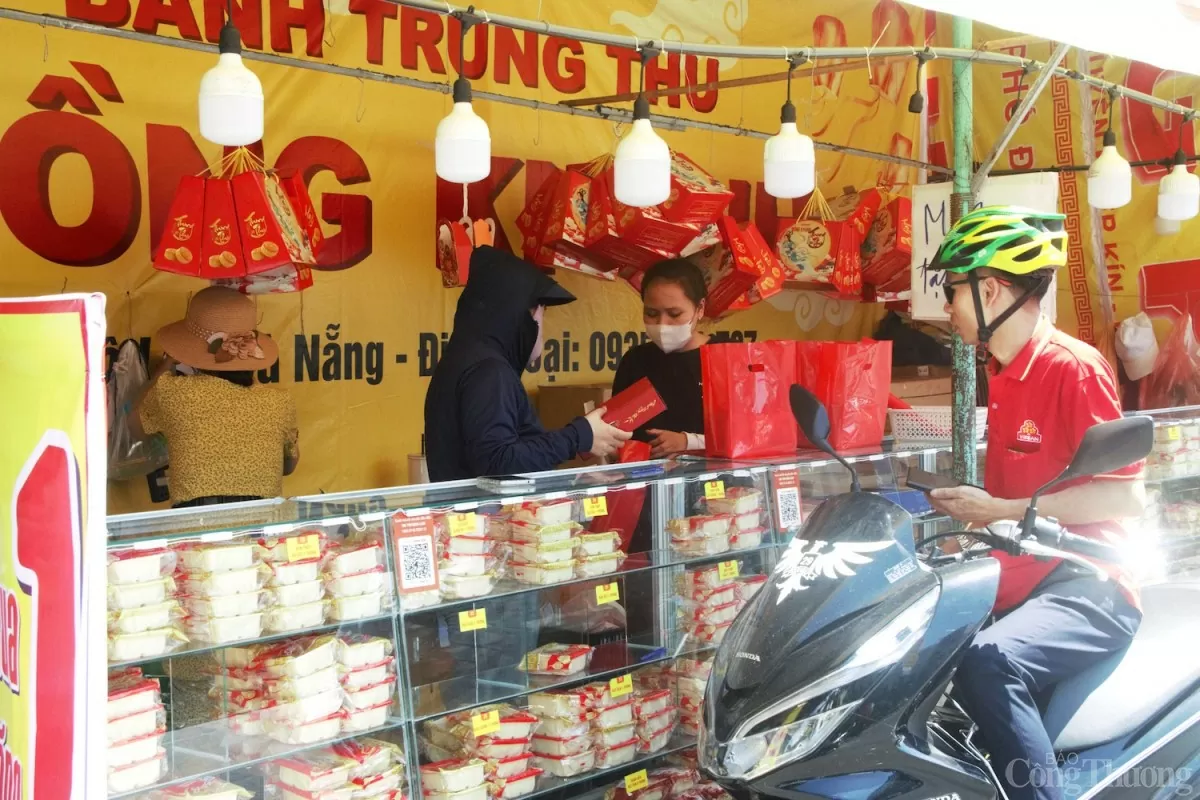 Đà Nẵng: Tết Trung thu cận kề, giá bánh Trung thu giảm mạnh