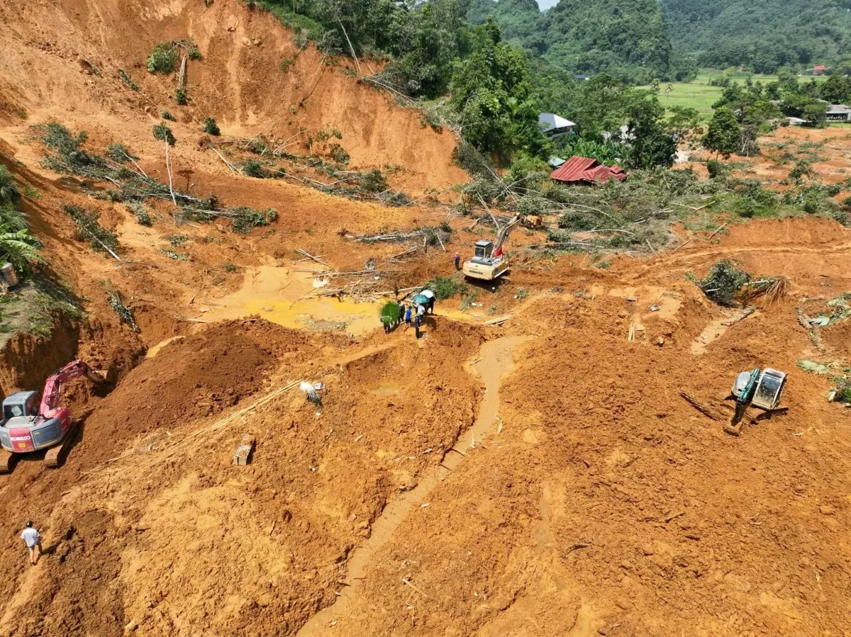 Hiện trên địa bàn huyện Lục Yên có 14 trường hợp tử vong do bão số 3 gây ra, trong đó thôn Làng Át có 9 người tử vong do sạt lở núi.