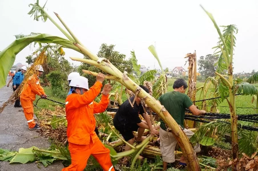 PC Thanh Hóa thăm hỏi, động viên đội xung kích khắc phục thiệt hại sau bão số 3 tại Quảng Ninh