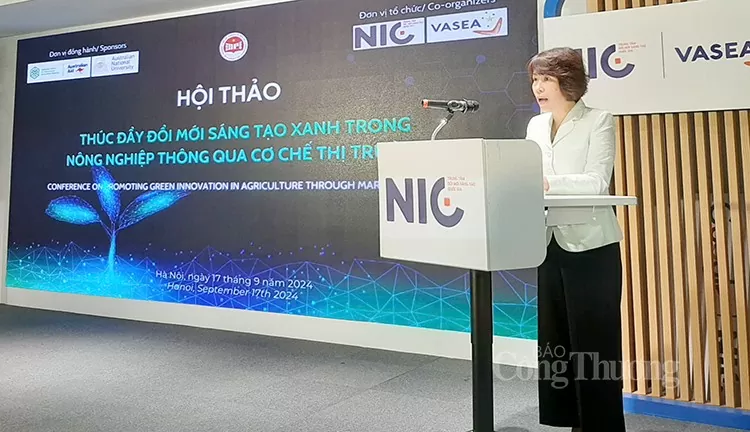 Bà Nguyễn Thị Bích Ngọc - Thứ trưởng Bộ Kế hoạch và Đầu tư phát biểu khai mạc Hội thảo