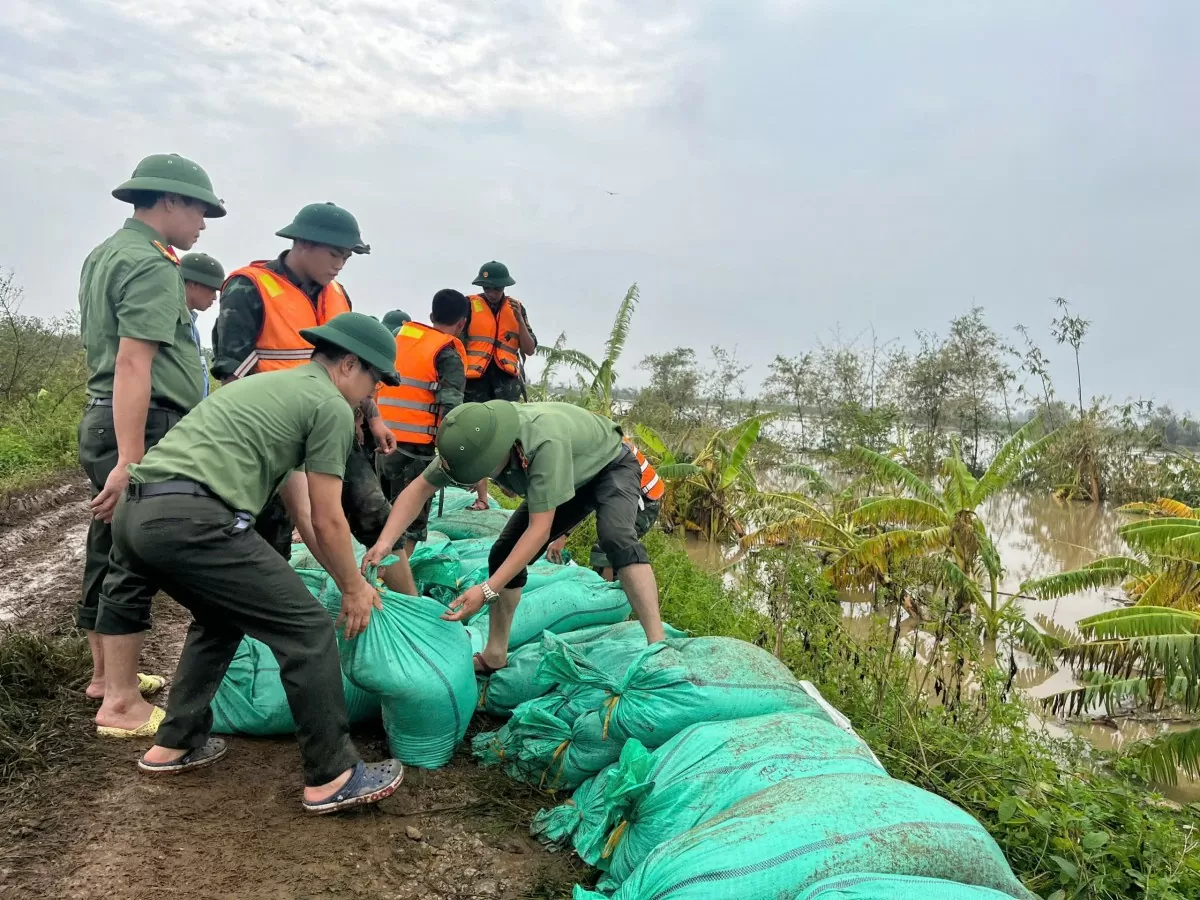 Lực lượng Công an tỉnh tích cực, chủ động tham gia khắc phục các sự cố đê điều, thủy lợi