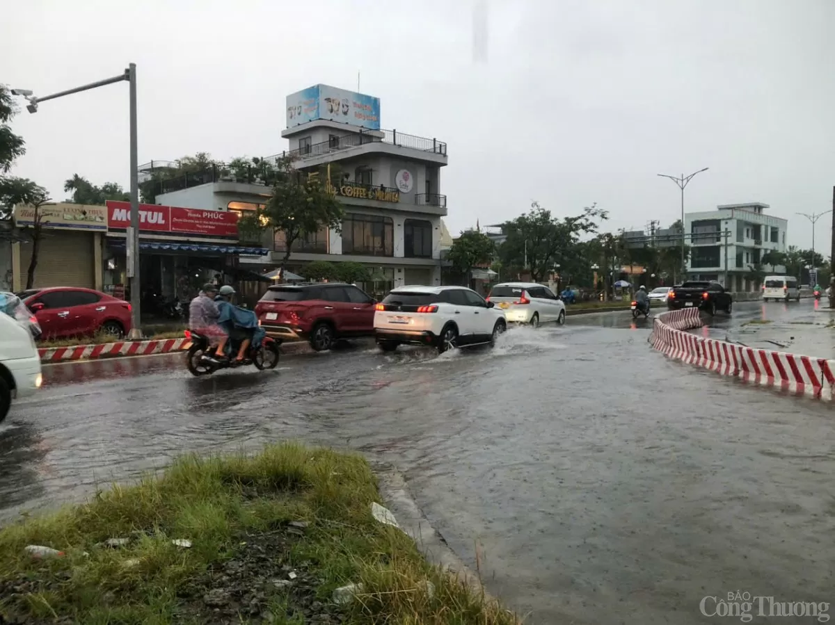 Ngã ba Hoàng Văn Thái với Tôn Đức Thắng