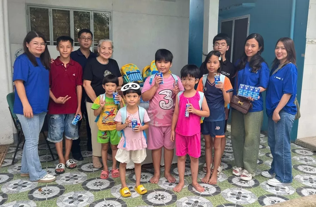 Các phần quà, sữa Vinamilk được trao tặng cho trẻ em có hoàn cảnh đặc biệt, khó khăn tại Cần Thơ dịp trung thu Các phần quà, sữa Vinamilk được trao tặng cho trẻ em có hoàn cảnh đặc biệt, khó khăn tại Cần Thơ dịp trung thu