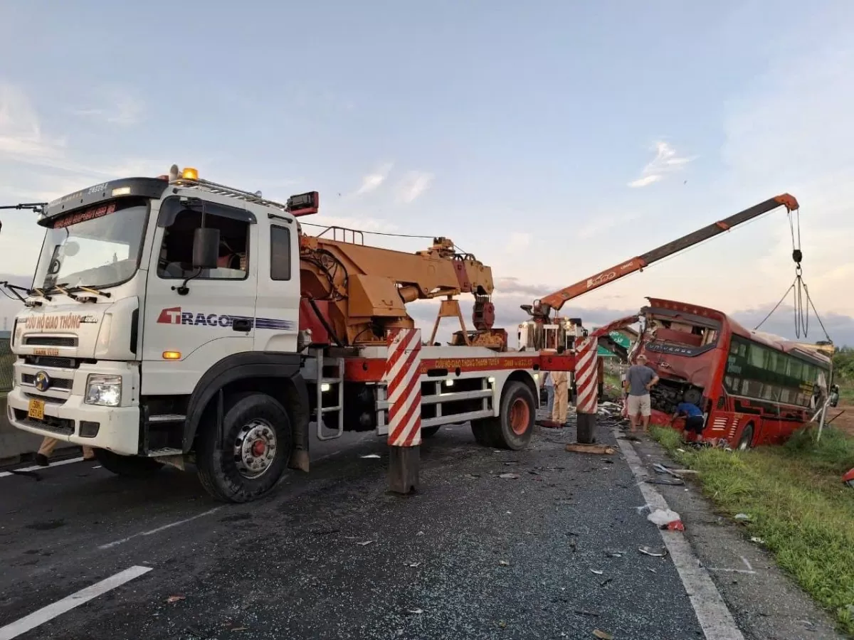 Tai nạn nghiêm trọng trên cao tốc Vĩnh Hảo - Phan Thiết làm 2 người tử vong