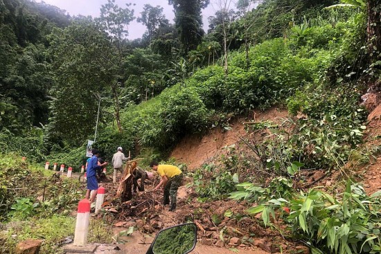 nguy co sat lo quang nam di doi khan cap 51 ho dan ngay trong dem
