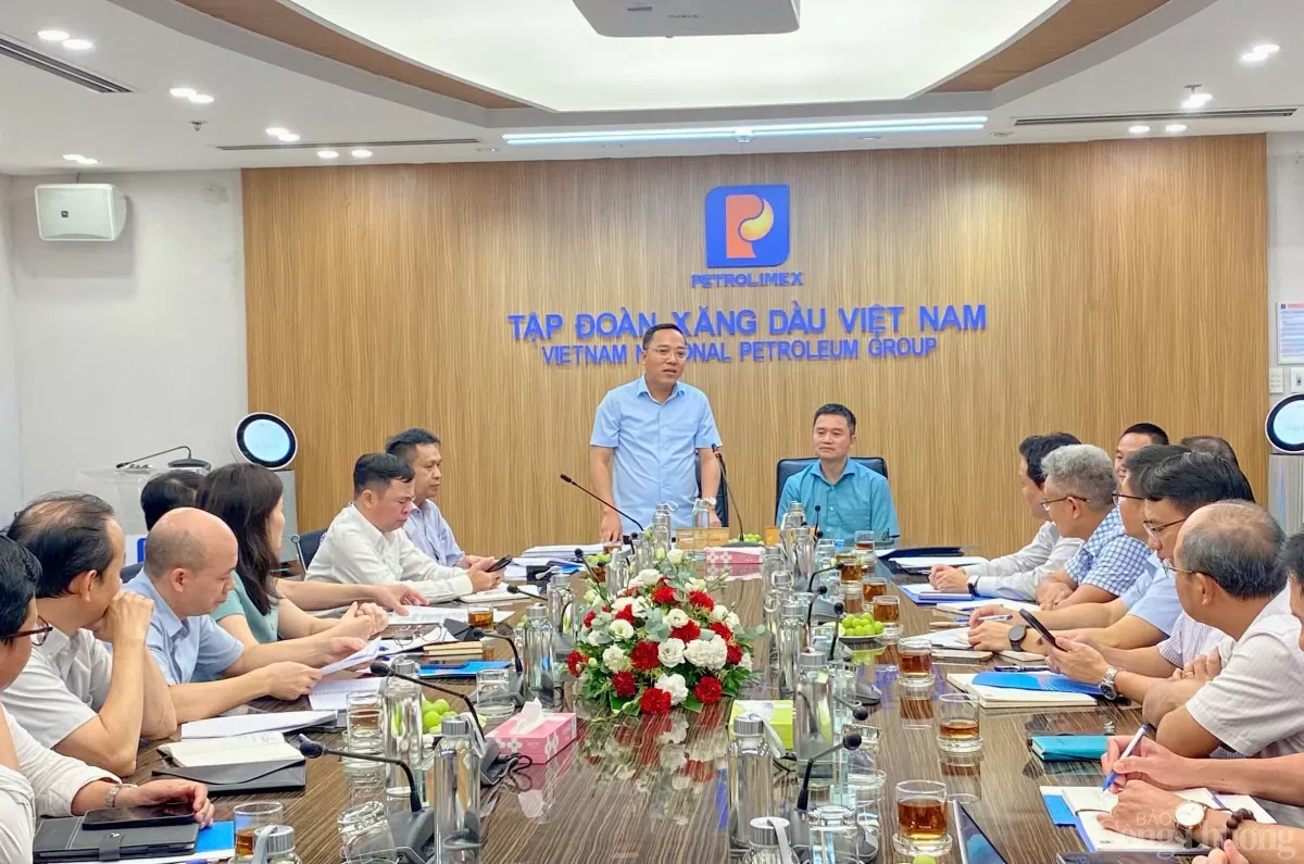 Thứ trưởng Bộ Công Thương Nguyễn Hoàng Long làm việc với Tập đoàn Xăng dầu Việt Nam