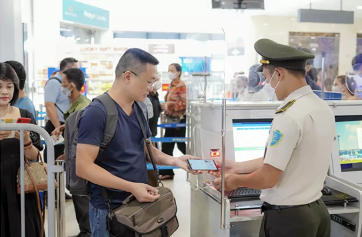 Hàng không siết chặt kiểm soát giấy tờ với hành khách nhập cảnh, quá cảnh