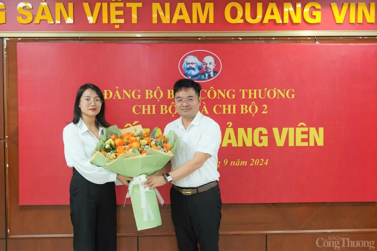 Đảng bộ Báo Công Thương tổ chức Lễ kết nạp đảng viên mới năm 2024