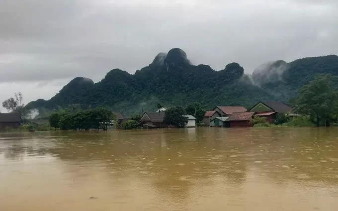 Hàng trăm nhà dân ở Tân Hóa ngập sâu từ 0,5-2m (Ảnh: BQT)