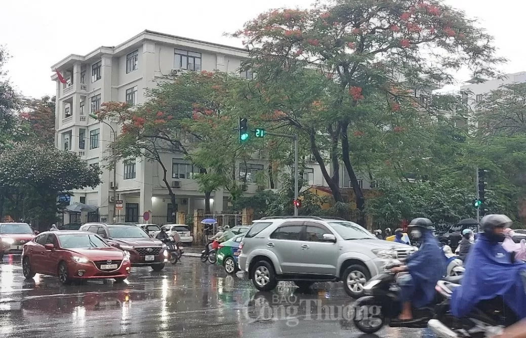 Dự báo thời tiết Hà Nội ngày 21/9/2024: Ngày cuối tuần, Hà Nội đang mưa dông lớn, đề phòng ngập úng