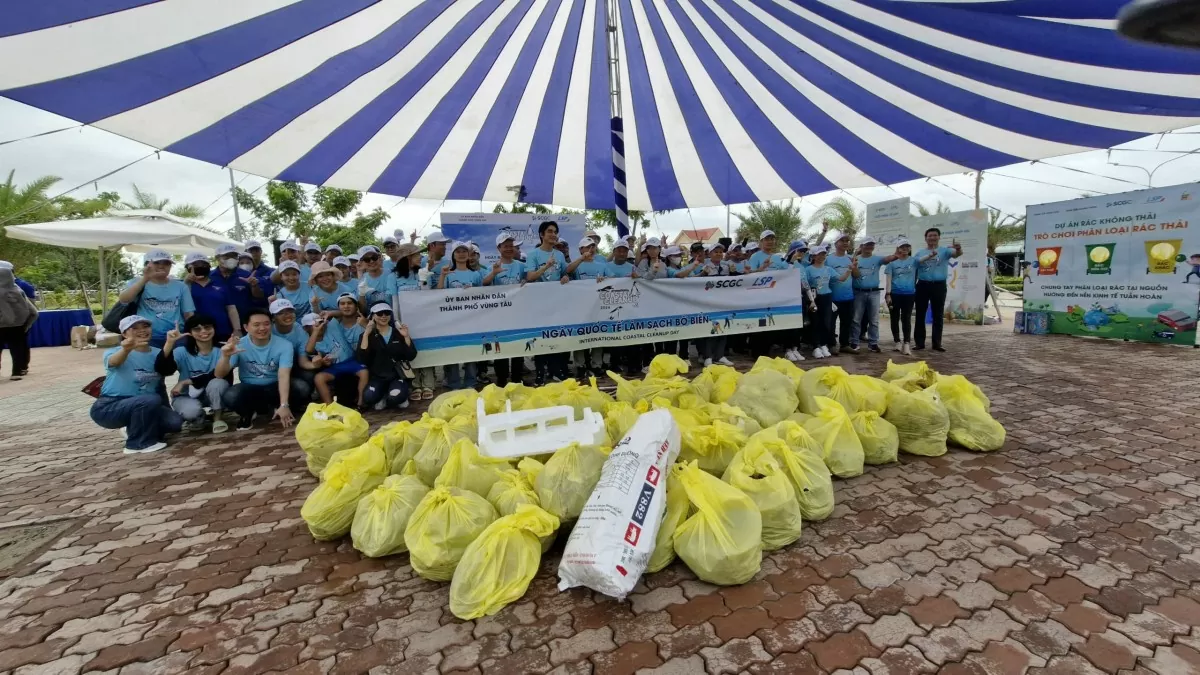 Hơn 140 tình nguyện viên tham gia sự kiện sự kiện “Ngày Quốc Tế Làm Sạch Bờ Biển 2024”. Ảnh: Nguyễn Ngọc