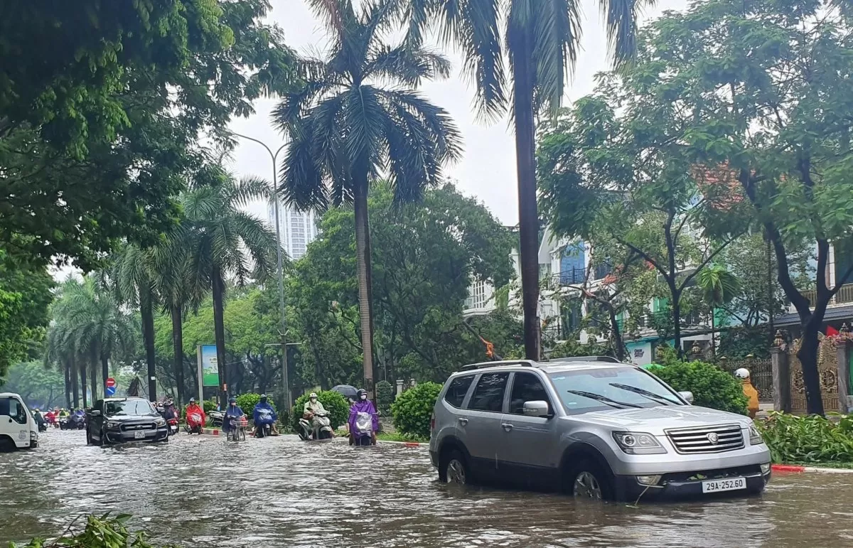 Cảnh báo ngập sâu nhiều tuyến phố nội thành Hà Nội trong ngày 22/9