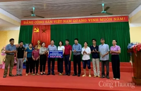 Ngành Công Thương Tuyên Quang phối hợp hỗ trợ đồng bào vùng lũ tại huyện Na Hang