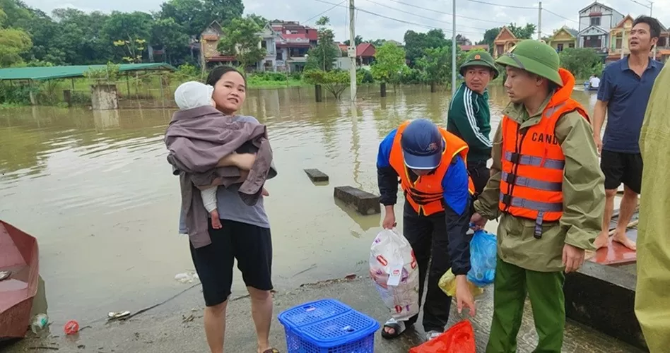 Thanh Hóa mực nước nhiều sông dâng cao, sạt lở đất, hàng trăm hộ dân phải di dời khẩn cấp