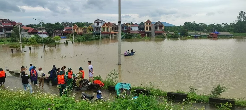 Thanh Hóa mực nước nhiều sông dâng cao, sạt lở đất, hàng trăm hộ dân phải di dời khẩn cấp