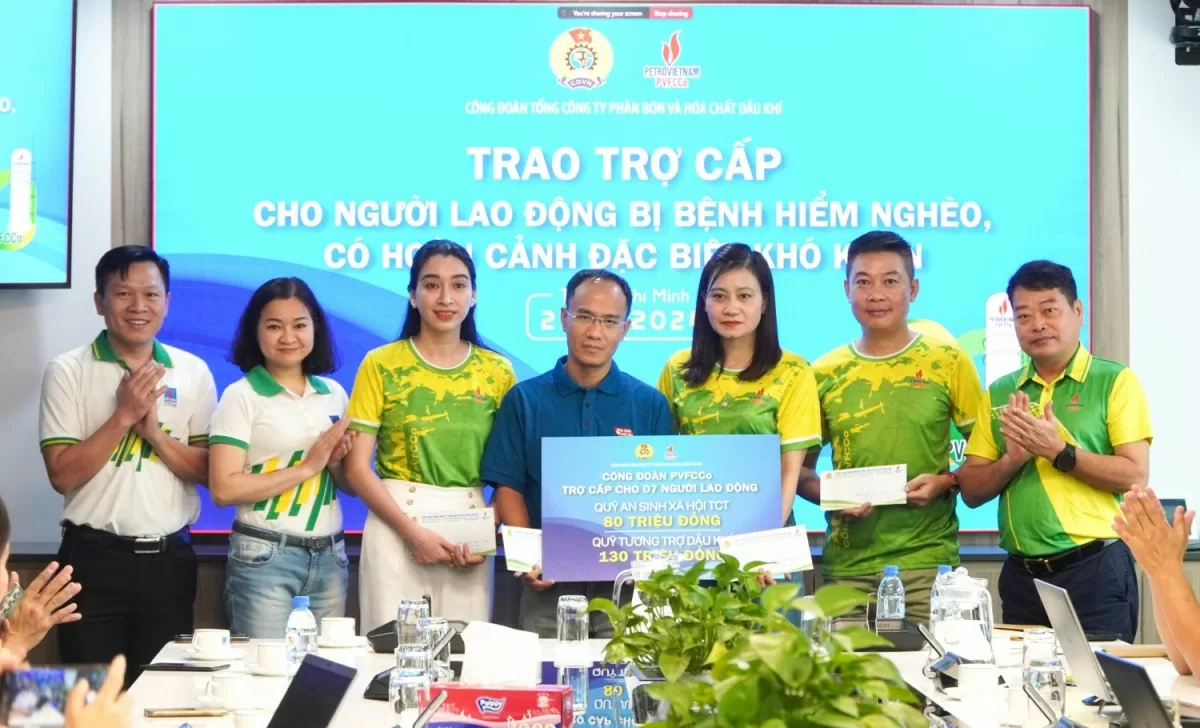 Công đoàn TCT trao trợ cấp cho người lao động bị bệnh hiểm nghèo, có hoàn cảnh đặc biệt khó khăn