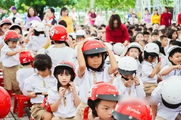 Hơn 1,7 triệu chiếc mũ bảo hiểm cho học sinh lớp 1: Hành trình chung tay vì an toàn giao thông