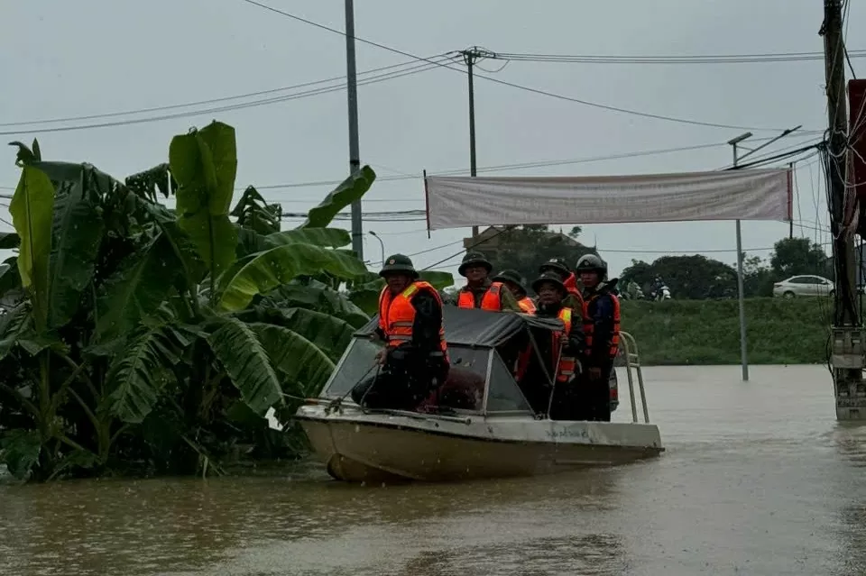 Hàng nghìn hộ dân ở thành phố Thanh Hóa bị ngập trong nước lũ