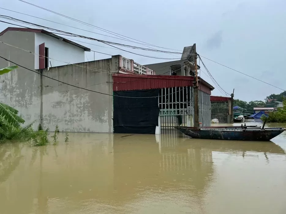 Hàng nghìn hộ dân ở thành phố Thanh Hóa bị ngập trong nước lũ