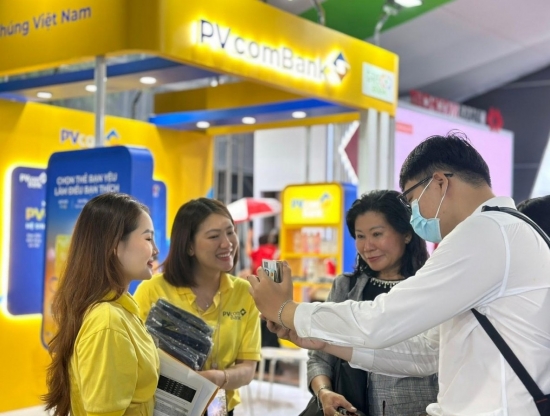 pvcombank gioi thieu nhieu san pham dich vu tai su kien greco 2024