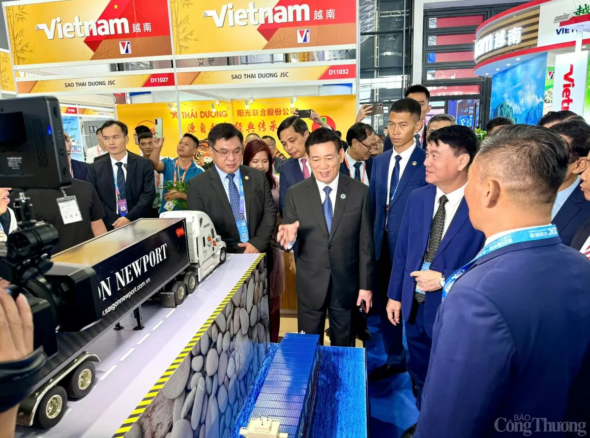 Khai trương Khu gian hàng thương mại Việt Nam tại Hội chợ CAEXPO 2024