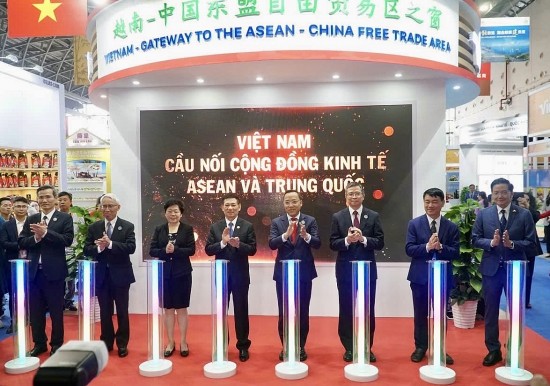 khai truong khu gian hang thuong mai viet nam tai hoi cho caexpo 2024