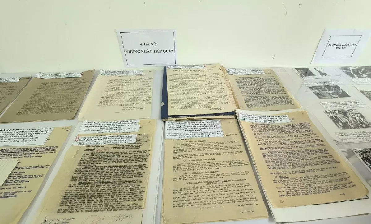 Giới thiệu tài liệu, hình ảnh lưu trữ quốc gia về tiếp quản Thủ đô