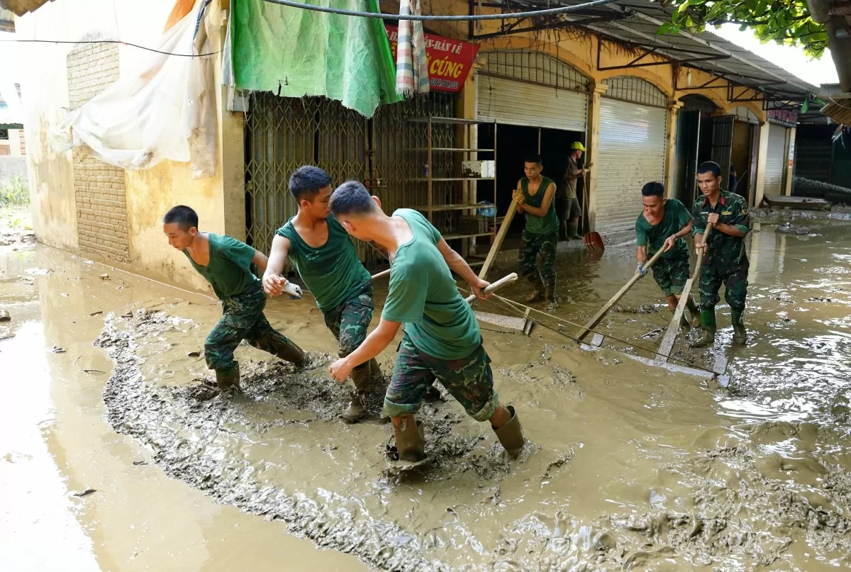 Hỗ trợ người dân khắc phục hậu quả sau bão lũ, khôi phục cuộc sống