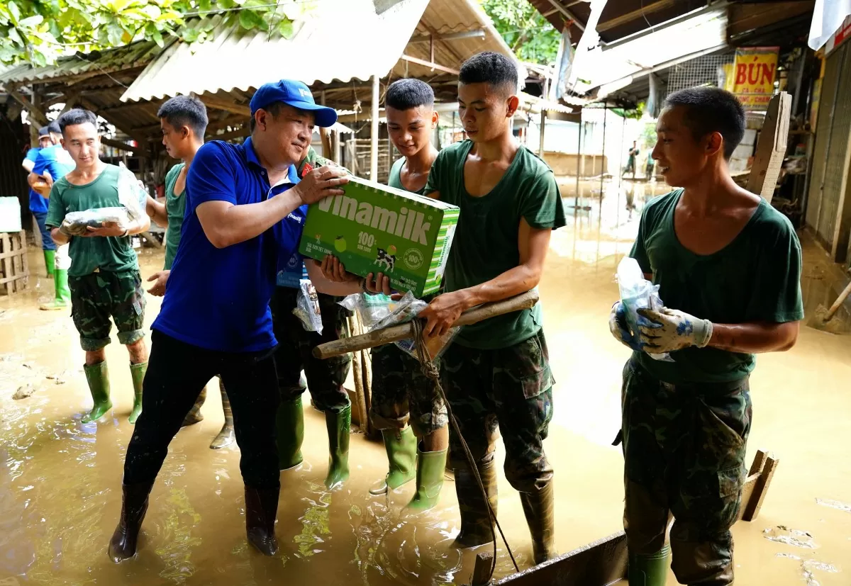 Hỗ trợ người dân khắc phục hậu quả sau bão lũ, khôi phục cuộc sống