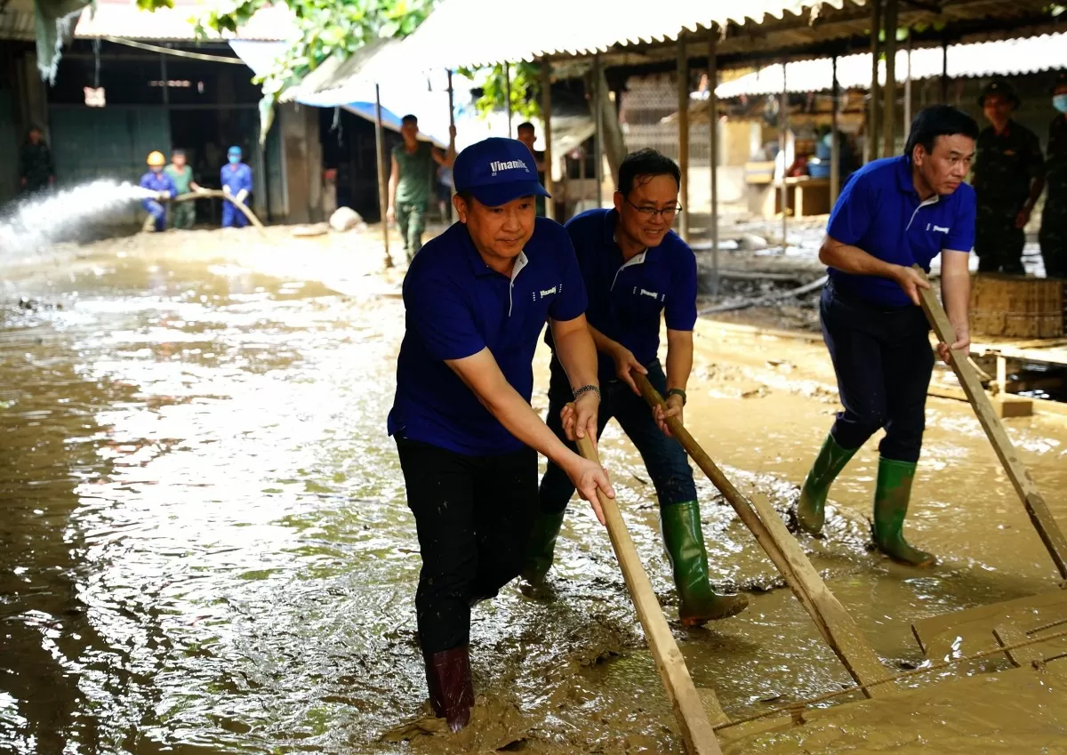 Hỗ trợ người dân khắc phục hậu quả sau bão lũ, khôi phục cuộc sống