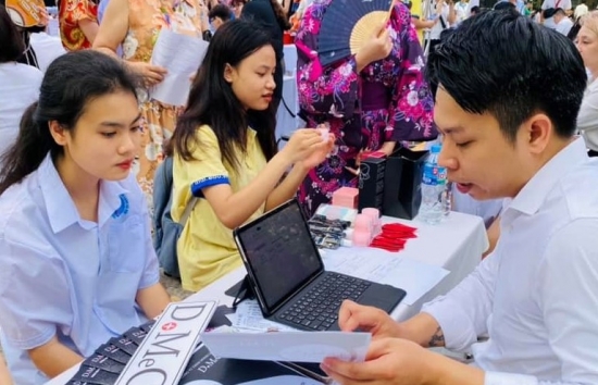 bo de xuat gioi han gio lam them cua sinh vien la phu hop voi phap luat va thuc tien