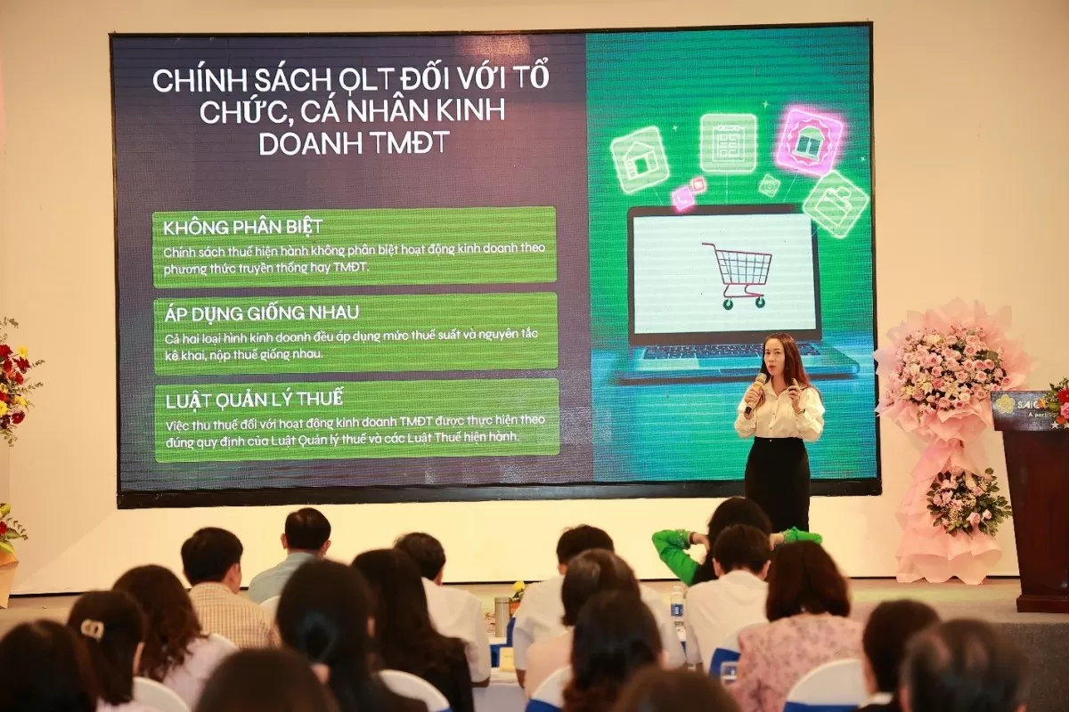 Bà Nguyễn Thị Lan Anh, Vụ trưởng Vụ Quản lý thuế doanh nghiệp nhỏ và vừa và hộ kinh doanh cá nhân thông tin về chính sách thuế trong TMĐT