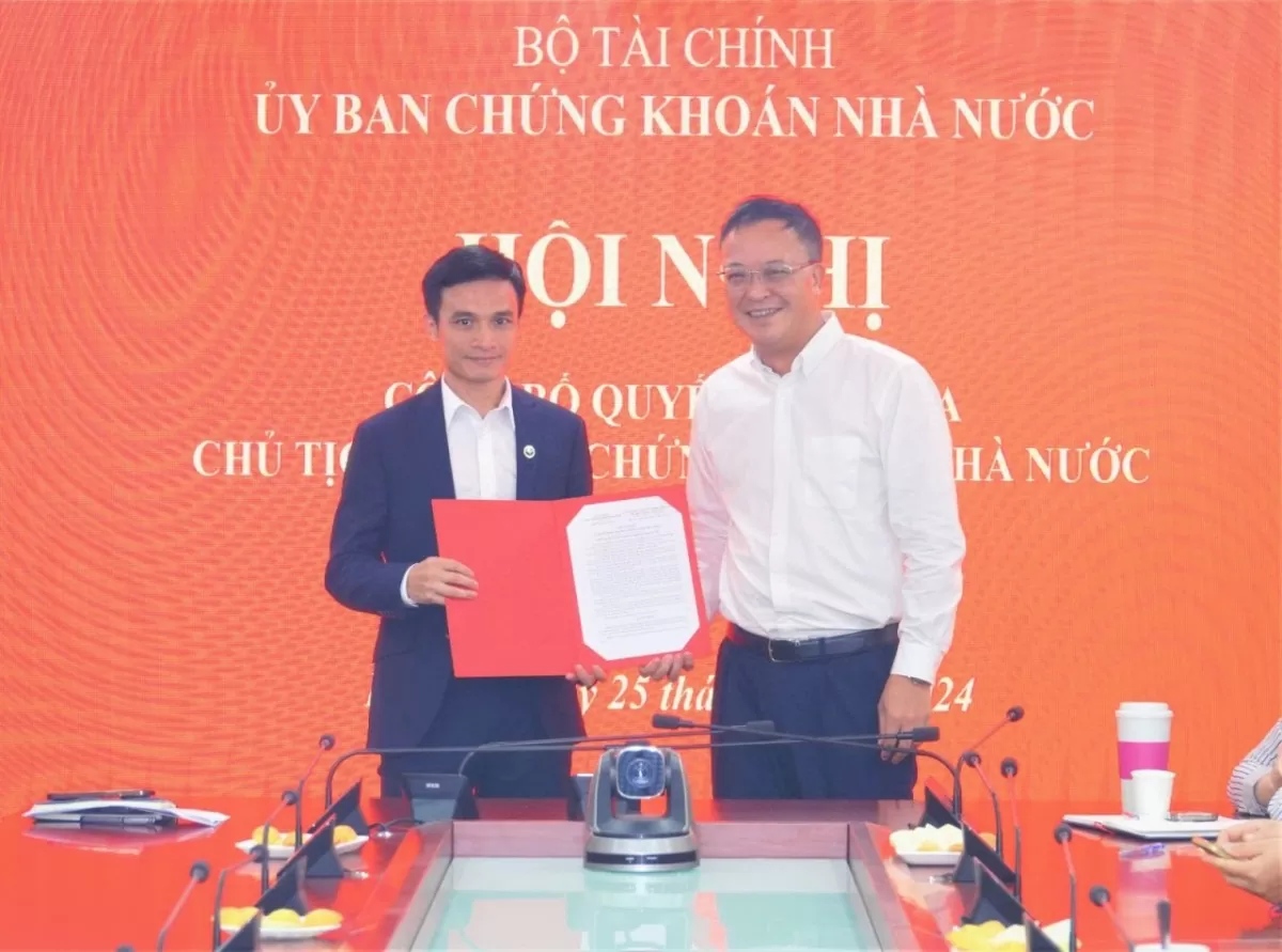 Nhân sự 25/9: Ủy ban Chứng khoán Nhà nước bổ nhiệm Phó Vụ trưởng, địa phương điều động cán bộ chủ chốt