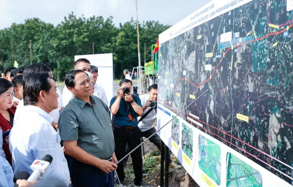 Thủ tướng kiểm tra tiến độ dự án cao tốc thành phố Hồ Chí Minh - Thủ Dầu Một - Chơn Thành