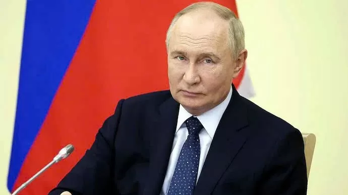 Tổng thống Nga Vladimir Putin cảnh báo sử dụng vũ khí hạt nhân, nhiều quốc gia ‘đứng ngồi không yên’