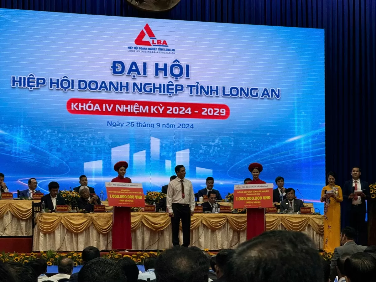 Tập đoàn Quốc tế Năm Sao ủng hộ Quỹ vì người nghèo và ủng hồ đồng bào thiệt hại 