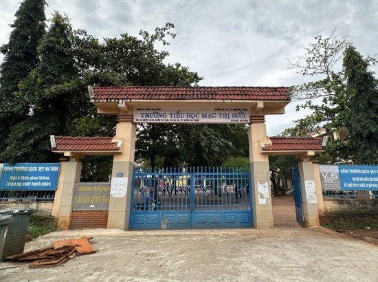 dak lak phu huynh buc xuc vi da dong tien nhung hoc sinh khong duoc mua bao hiem y te