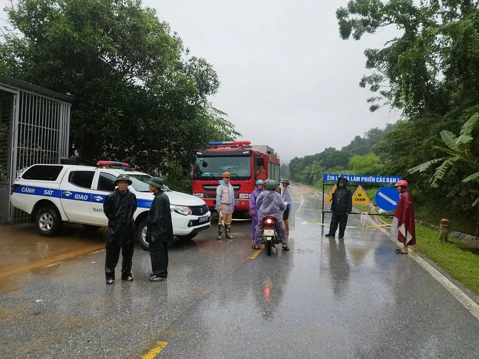 Sạt lở ở Hà Giang: Công tác tìm kiếm cứu nạn gặp nhiều khó khăn; Chủ tịch tỉnh chỉ đạo khẩn