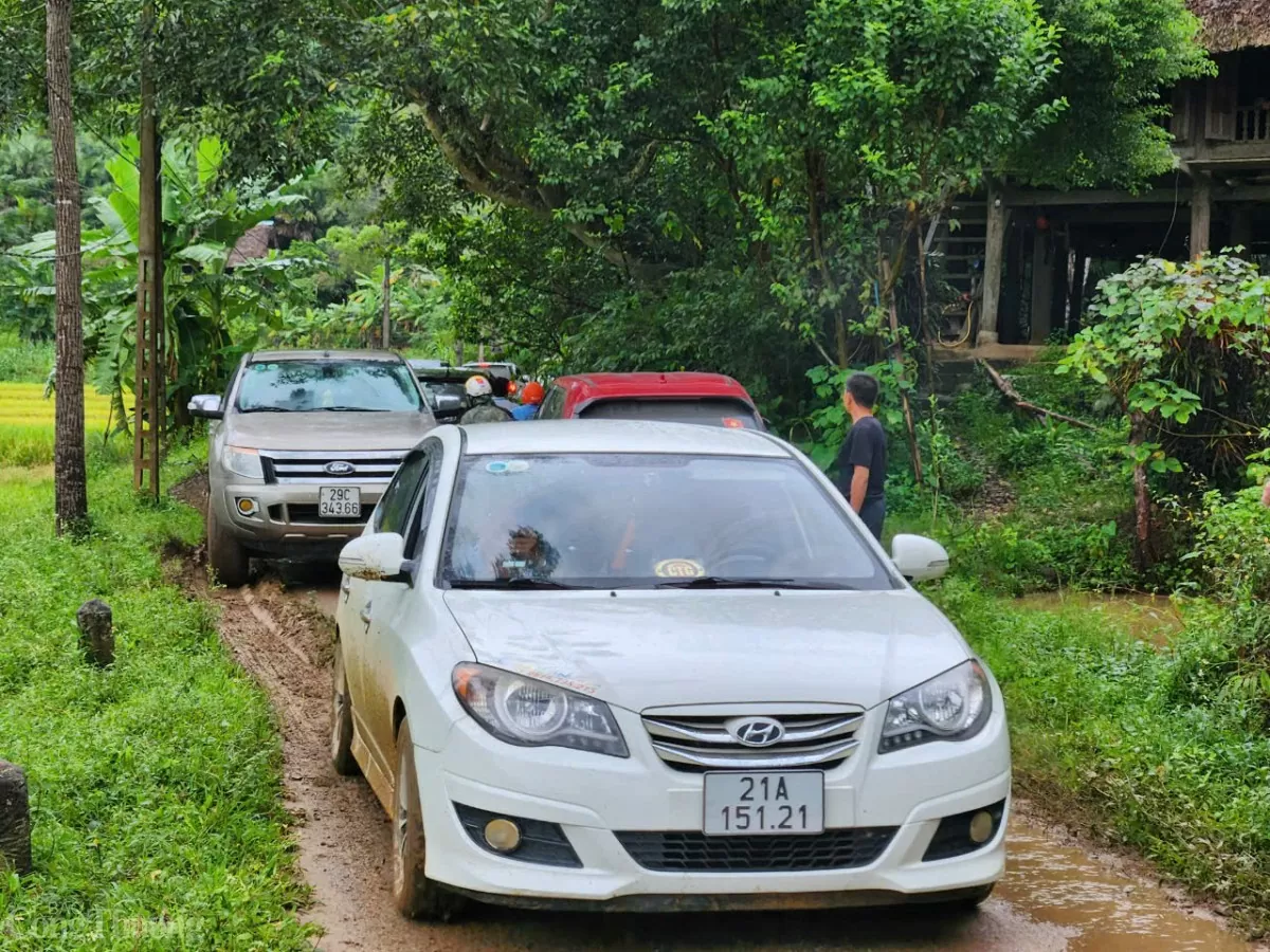 Chưa thông quốc lộ 2, xe đến Hà Giang chật vật đi đường liên xã