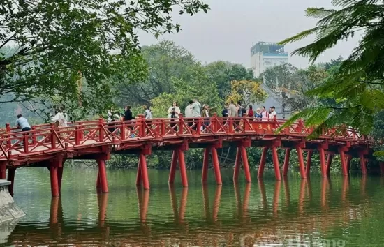 Dự báo thời tiết Hà Nội ngày 1/10/2024: Gió mùa Đông Bắc về Hà Nội chuyển mát, có mưa