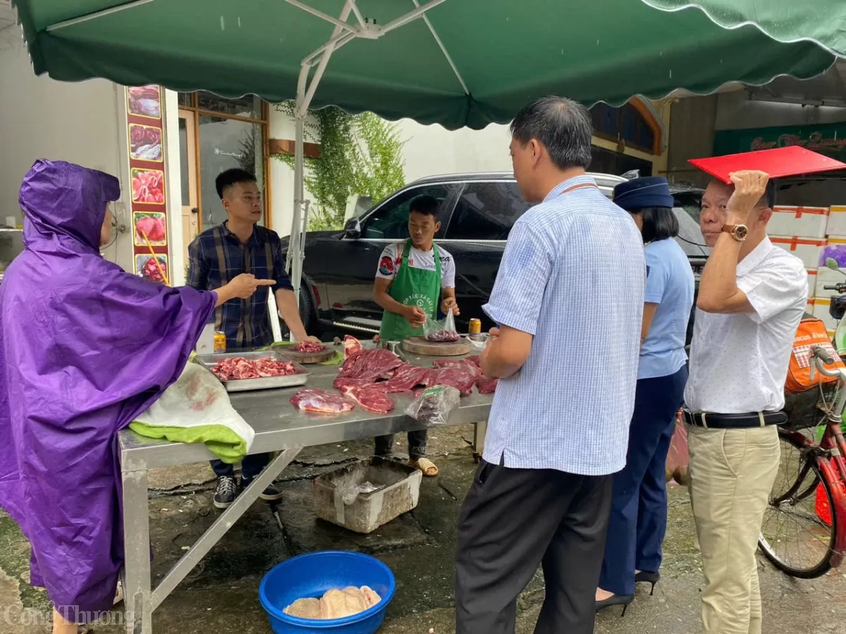 Sạt lở ở Hà Giang, hàng hóa thiết yếu vận chuyển ra sao?