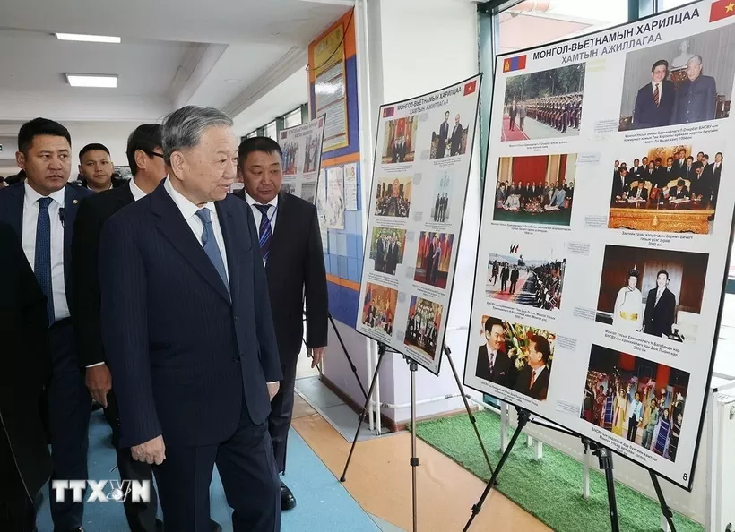 Tổng Bí thư, Chủ tịch nước Tô Lâm gặp gỡ cộng đồng người Việt tại Mông Cổ