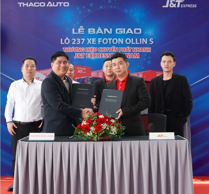 Thaco Auto bàn giao lô 237 xe tải Foton Ollin cho J&T Express Việt Nam