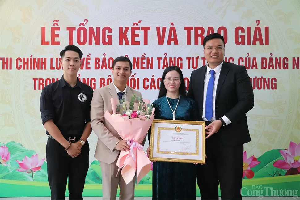 Chùm ảnh: Trao giải Cuộc thi về bảo vệ nền tảng tư tưởng của Đảng trong Khối các cơ quan Trung ương