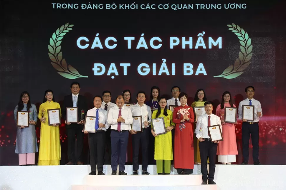 Chùm ảnh: Trao giải Cuộc thi về bảo vệ nền tảng tư tưởng của Đảng trong Khối các cơ quan Trung ương